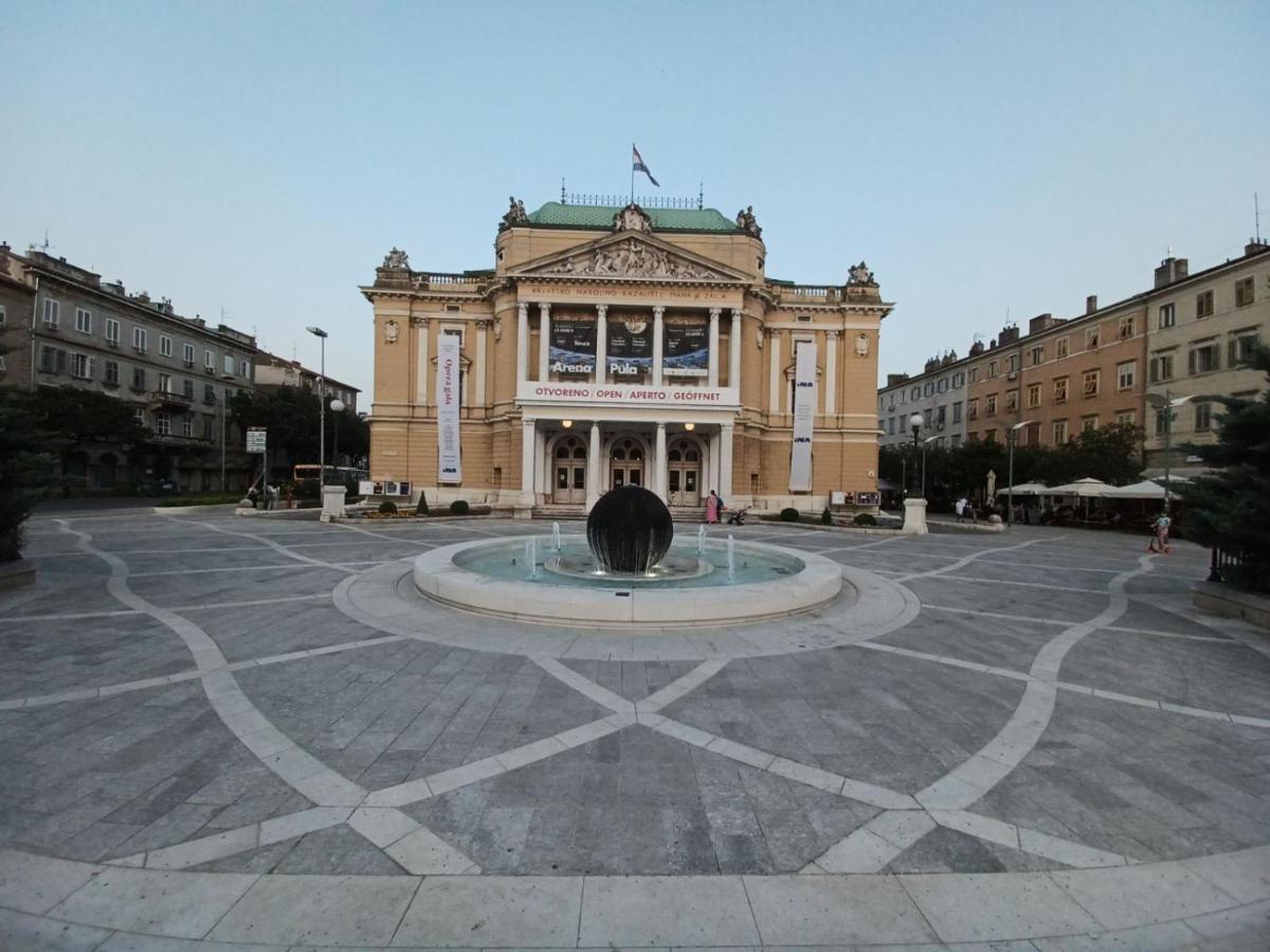 In The Centar Of Rijeka Leilighet Eksteriør bilde